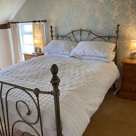 Bryntirion Farmhouse Rooms Llanfair Caereinion Buitenkant foto